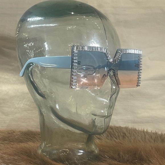 Fabulous Large Frame Sunglasses - Picture 2 of 3